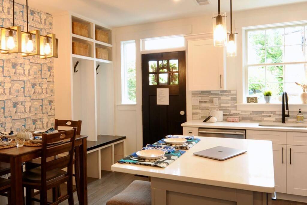 Cherry Blossom Townhouse, Easy Dc Access Washington Exterior photo