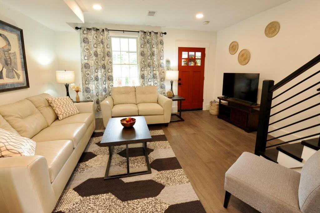 Cherry Blossom Townhouse, Easy Dc Access Washington Exterior photo