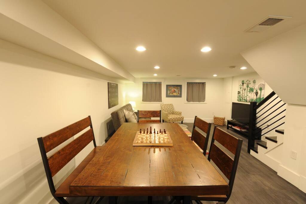 Cherry Blossom Townhouse, Easy Dc Access Washington Exterior photo