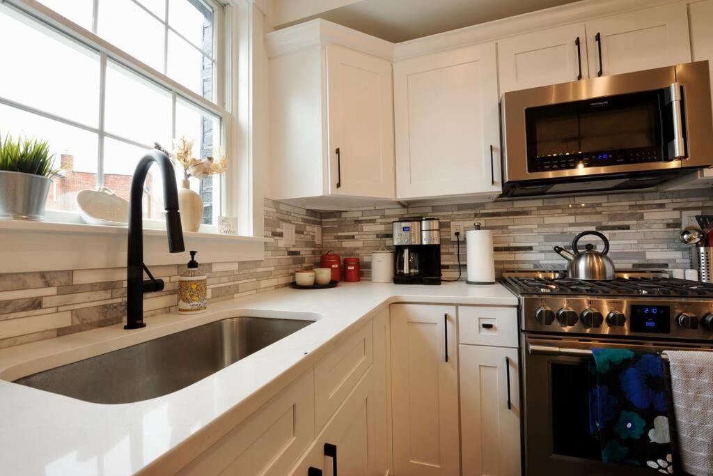Cherry Blossom Townhouse, Easy Dc Access Washington Exterior photo